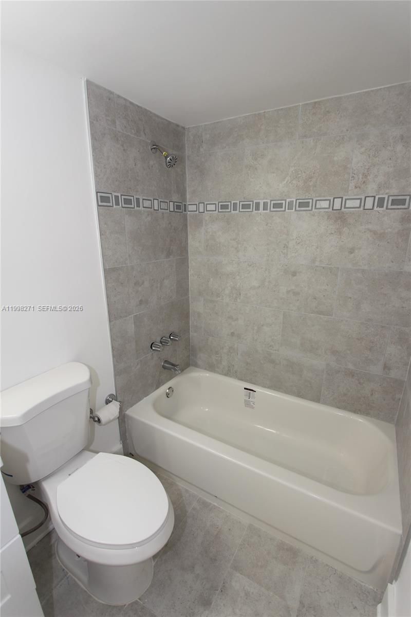 4550 NW 9th St, Unit 811E, Miami, FL 33126 Photo