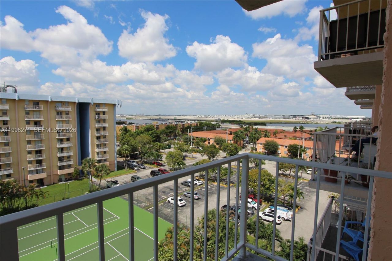 4550 NW 9th St, Unit 811E, Miami, FL 33126 Photo