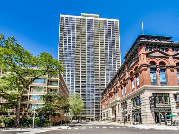 1560 N Sandburg Terrace , Unit 2207J, Chicago, IL 60610