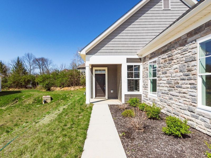 6040 Naughten Pond Drive , Columbus, OH 43213 Photo 2