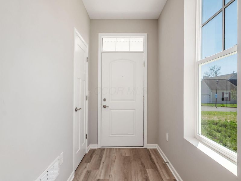 6040 Naughten Pond Drive , Columbus, OH 43213 Photo 3