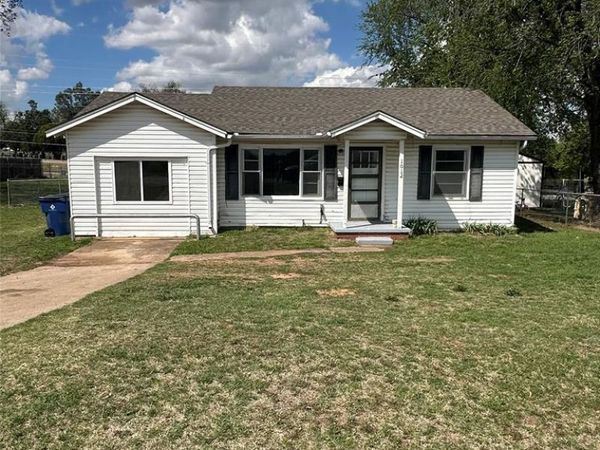 1012 Grand Terrace, Chickasha, OK 73018