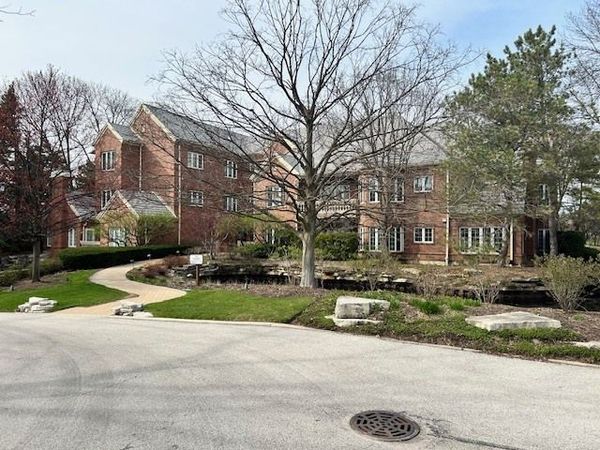 324 Regent Wood Road, Unit 324, Northfield, IL 60093