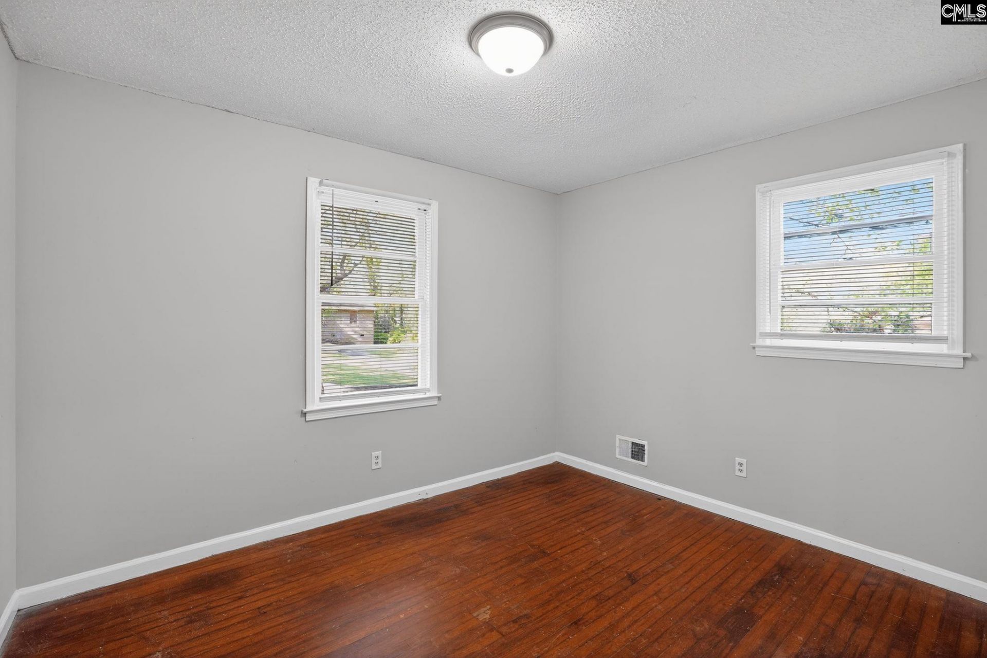 137 Green Tree Drive Photo 11