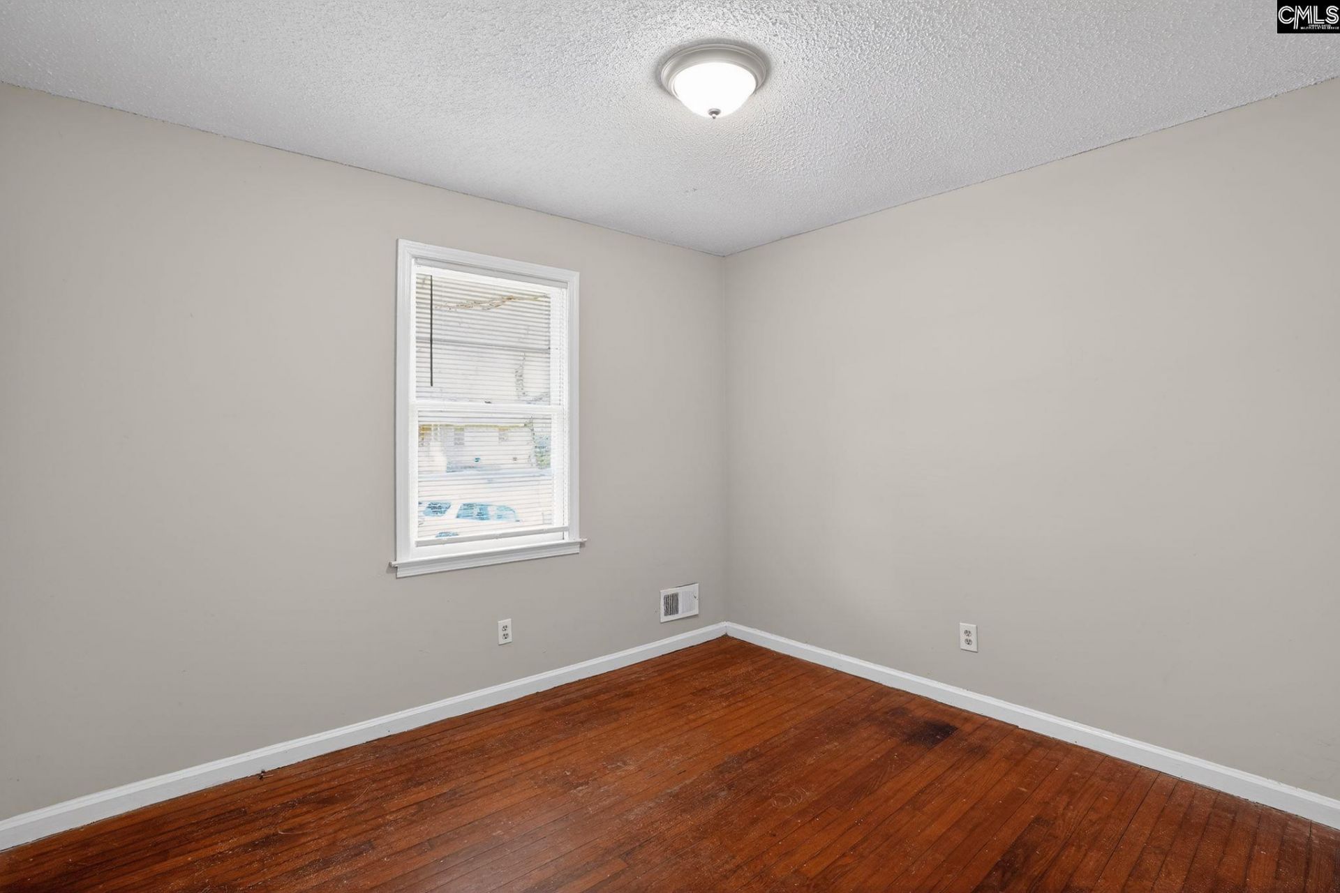 137 Green Tree Drive Photo 13