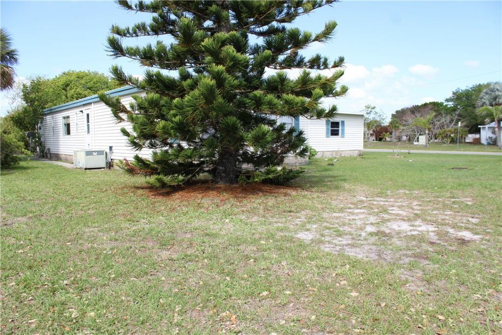 737 Barefoot Boulevard, Sebastian, FL 32976 Photo