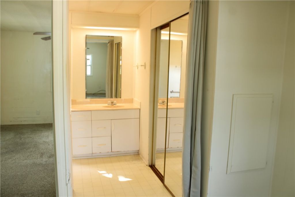 737 Barefoot Boulevard, Sebastian, FL 32976 Photo