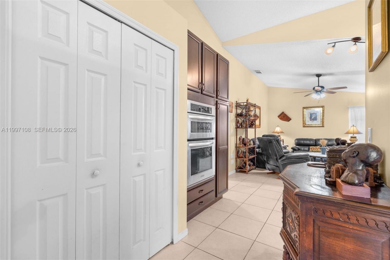 694 SE Karrigan Ter , Port Saint Lucie, FL 34983 Photo