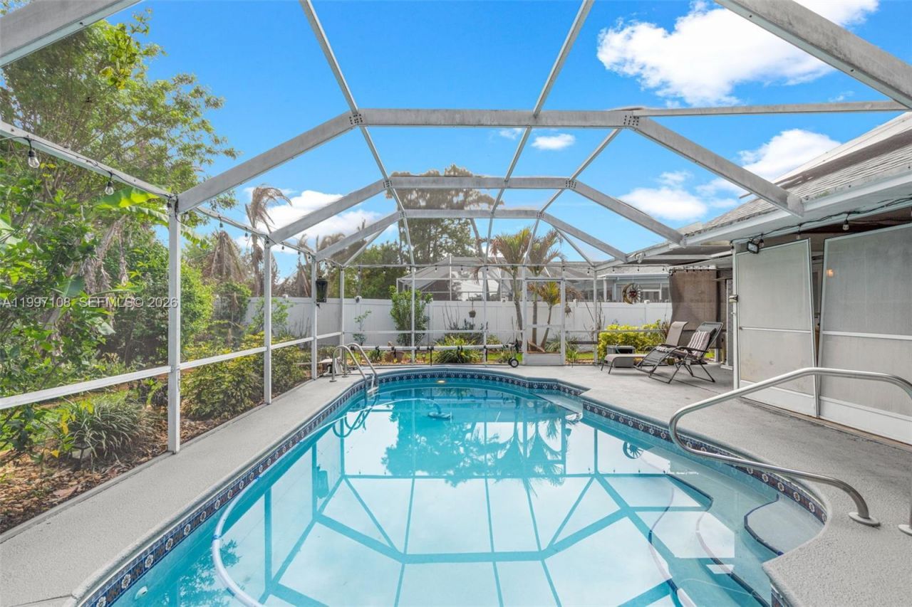 694 SE Karrigan Ter , Port Saint Lucie, FL 34983 Photo