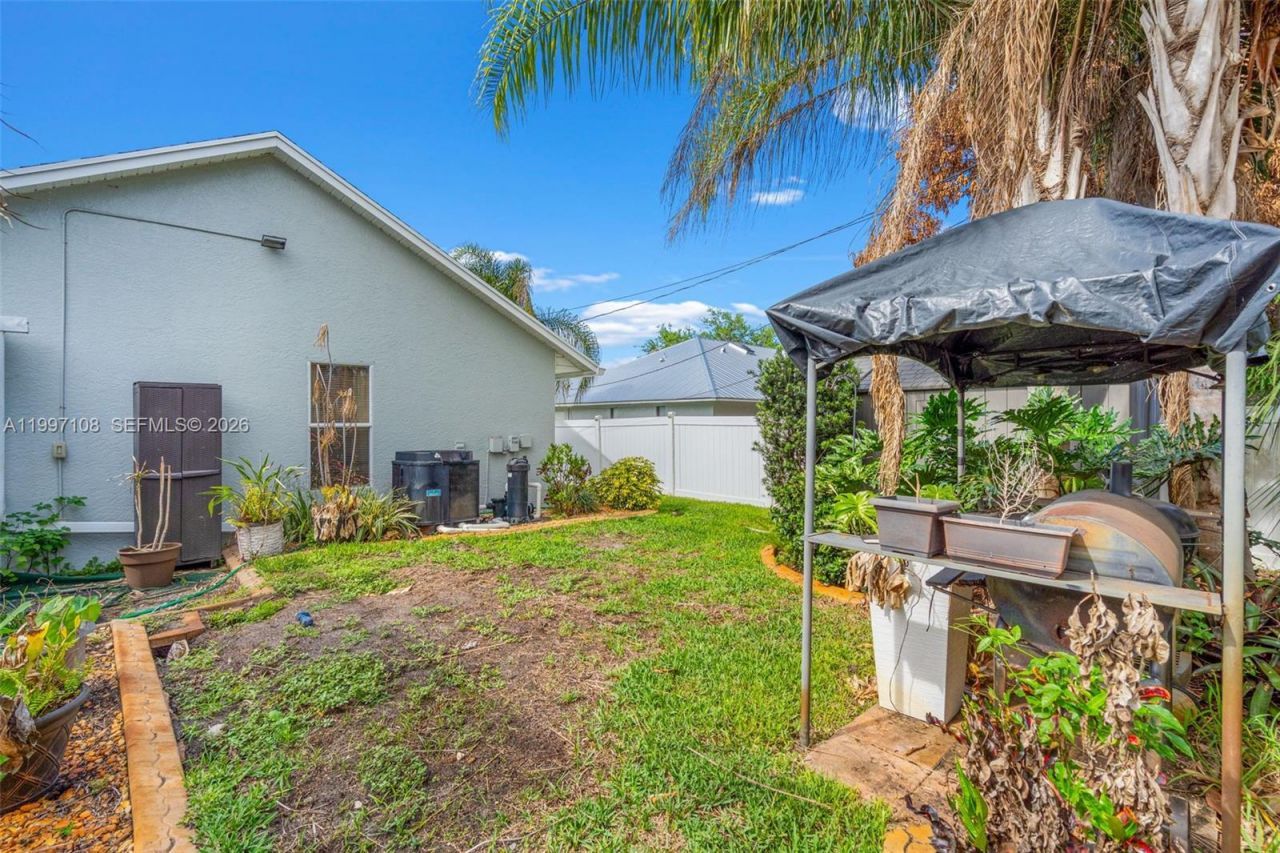 694 SE Karrigan Ter , Port Saint Lucie, FL 34983 Photo