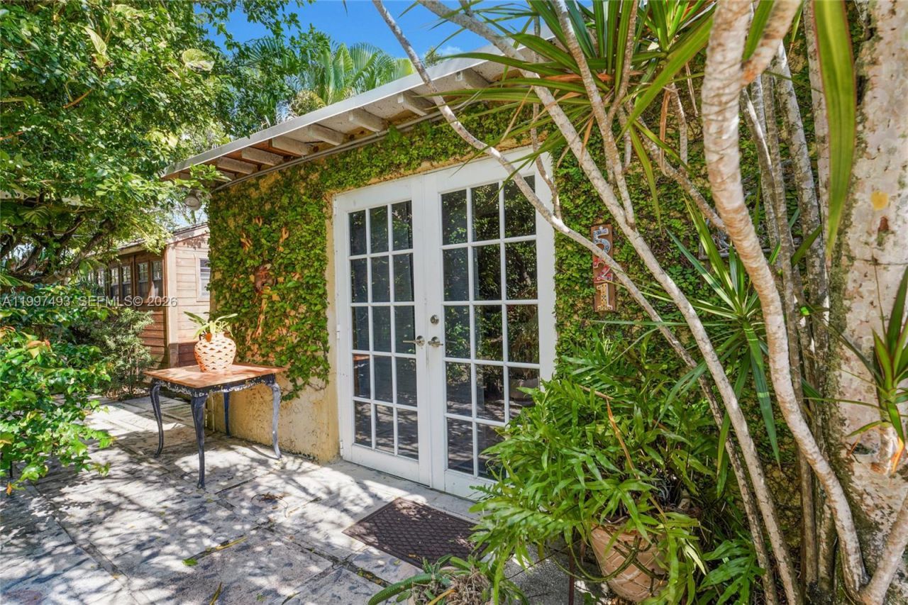 521 NE 74th St , Miami, FL 33138 Photo