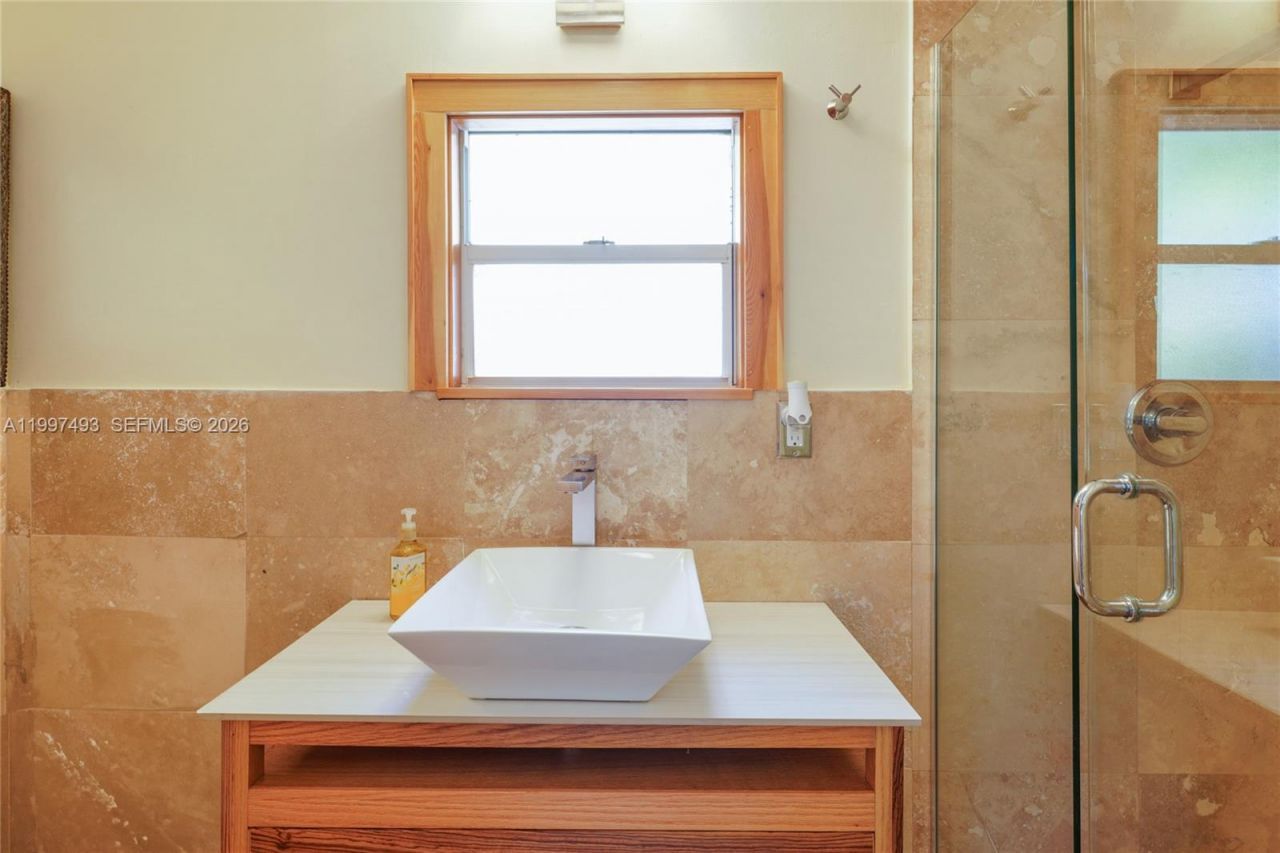 521 NE 74th St , Miami, FL 33138 Photo