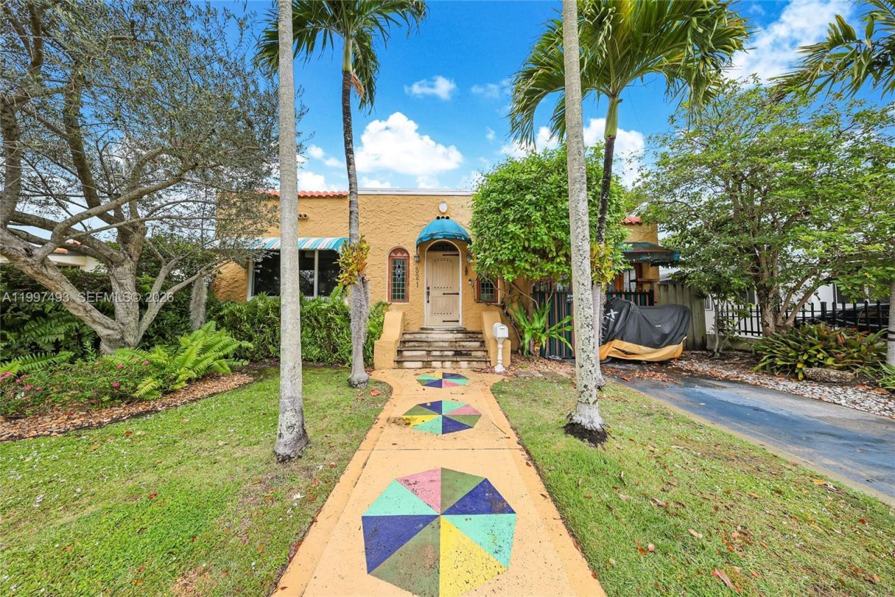 521 NE 74th St , Miami, FL 33138 Photo