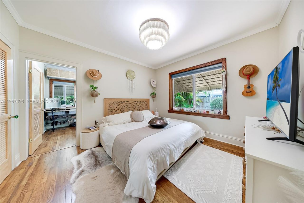 521 NE 74th St , Miami, FL 33138 Photo