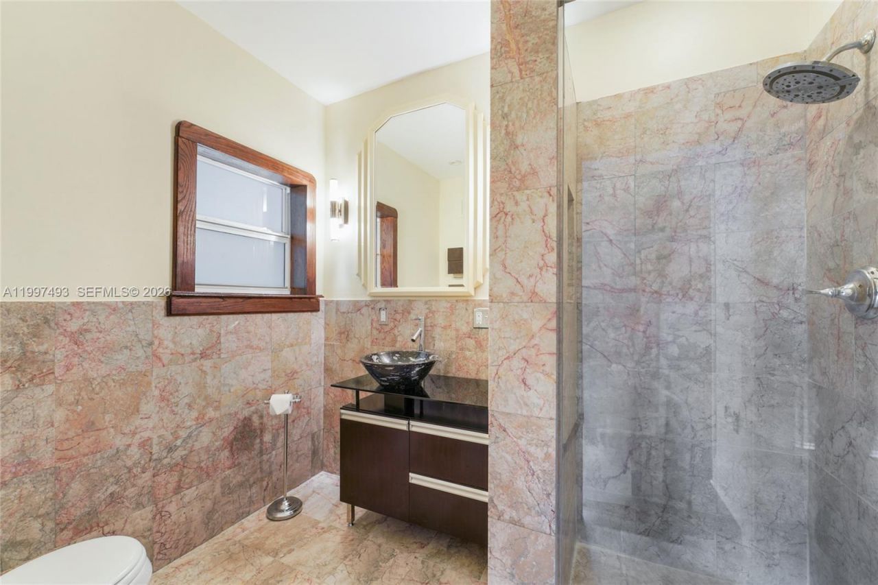 521 NE 74th St , Miami, FL 33138 Photo