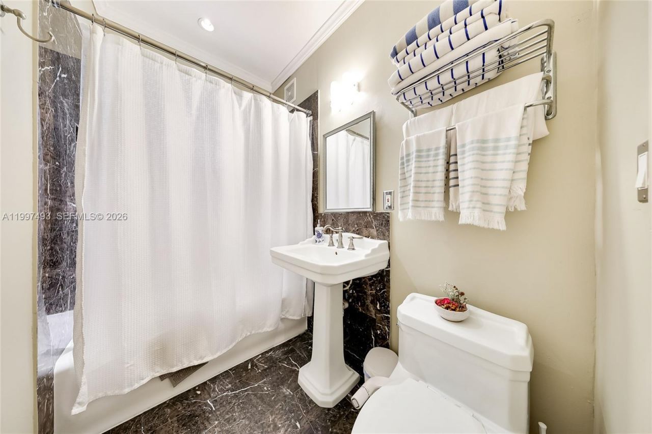 521 NE 74th St , Miami, FL 33138 Photo