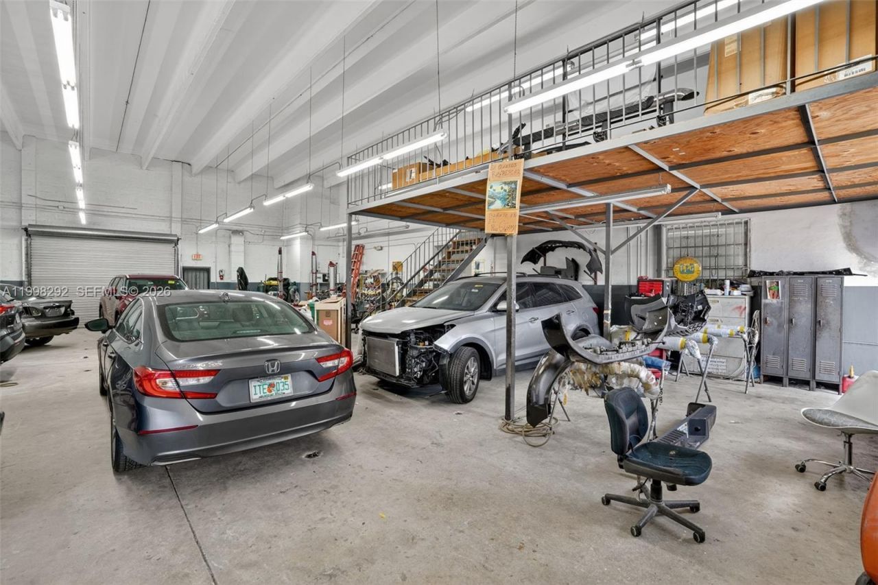 6701 SW 8th St , Miami, FL 33144 Photo