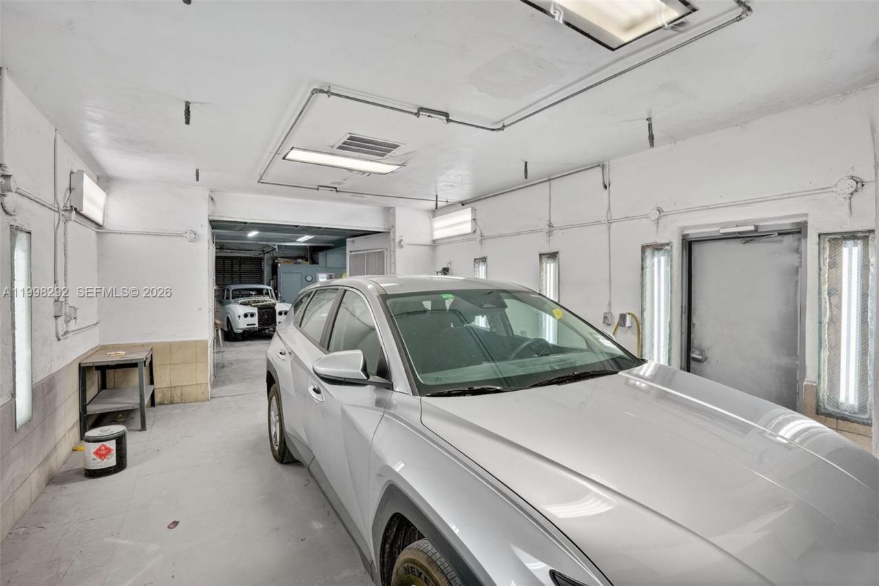 6701 SW 8th St , Miami, FL 33144 Photo