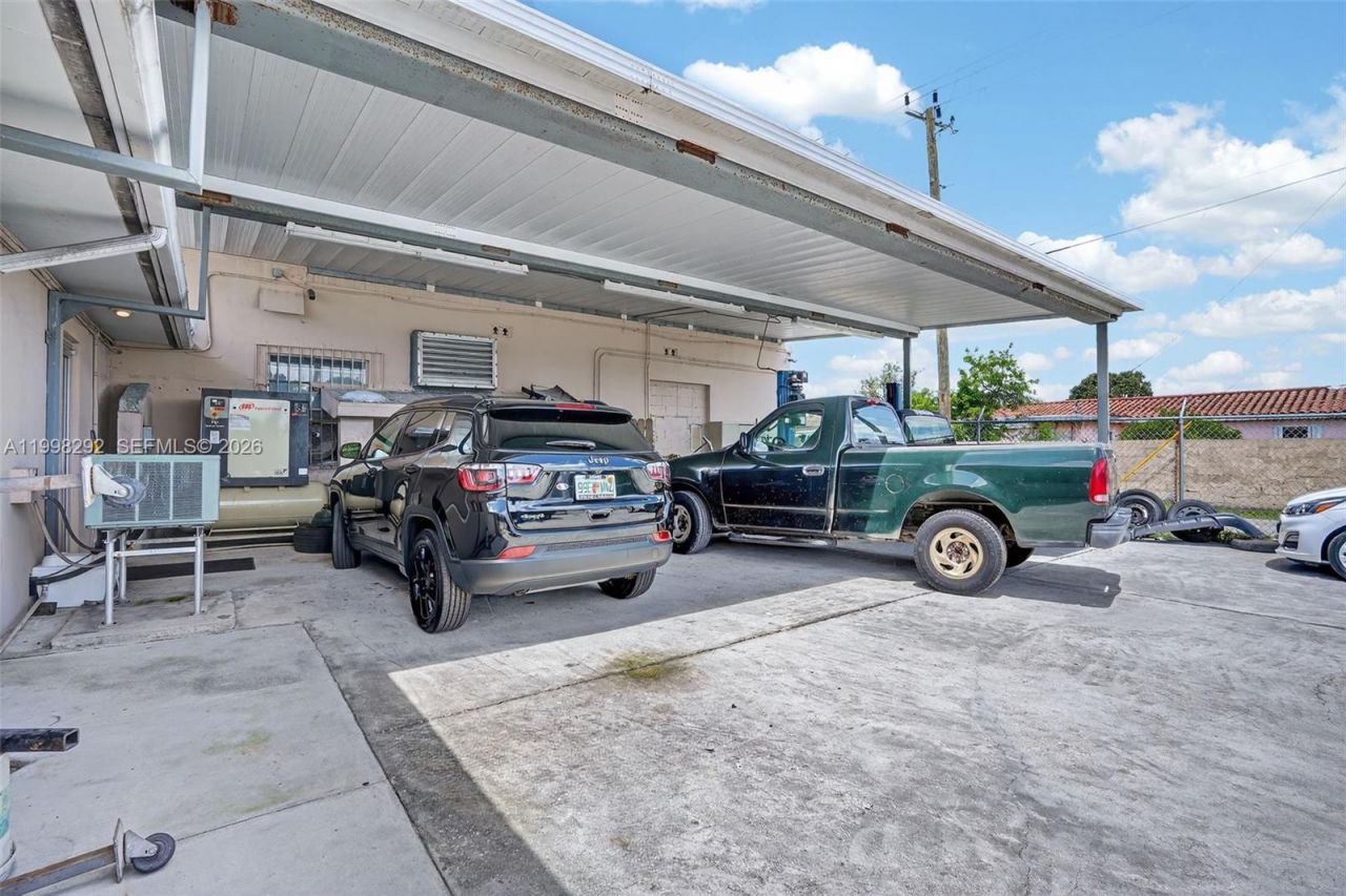 6701 SW 8th St , Miami, FL 33144 Photo