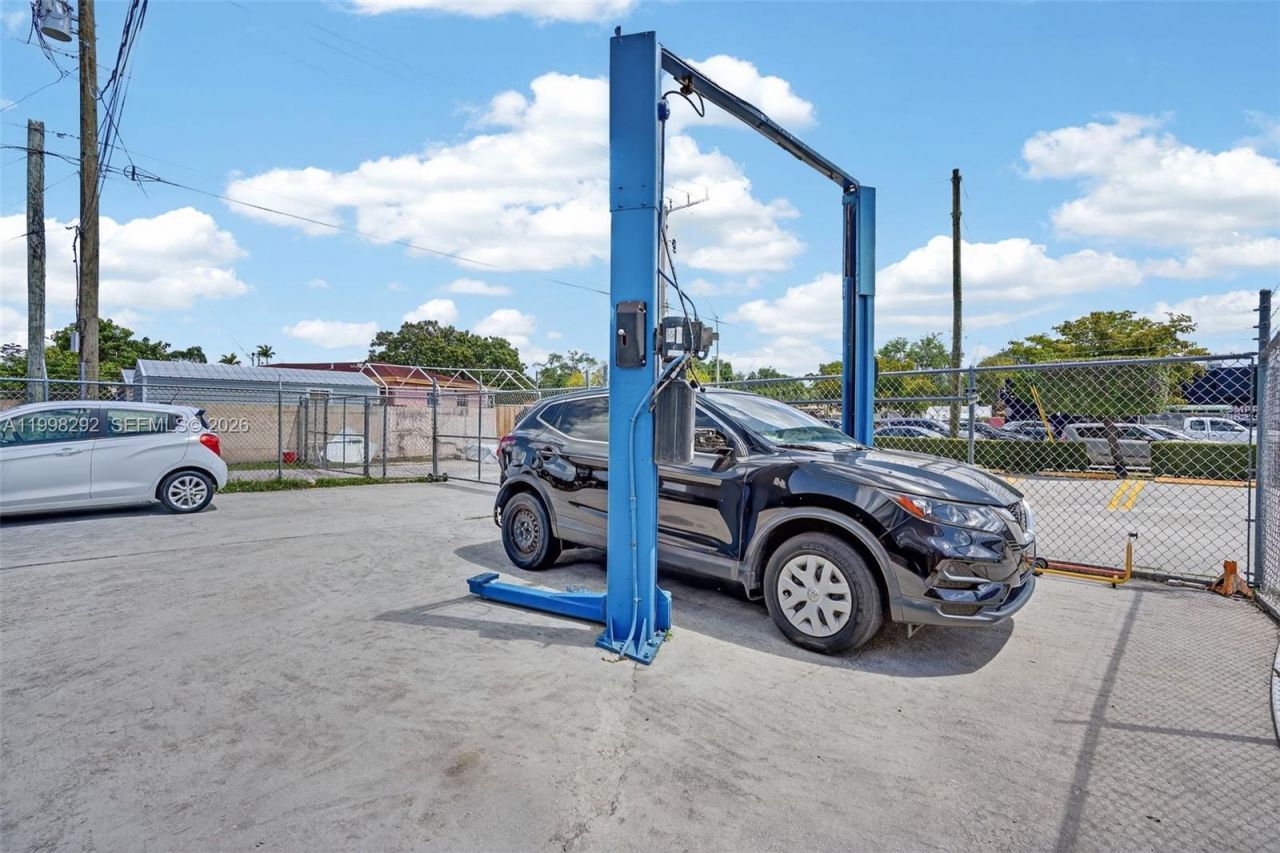 6701 SW 8th St , Miami, FL 33144 Photo