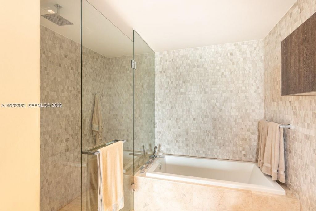 68 SE 6th St, Unit 3006, Miami, FL 33131 Photo