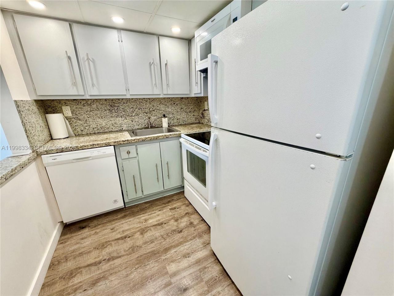 17560 Atlantic Blvd , Unit 404, Sunny Isles Beach, FL 33160 Photo