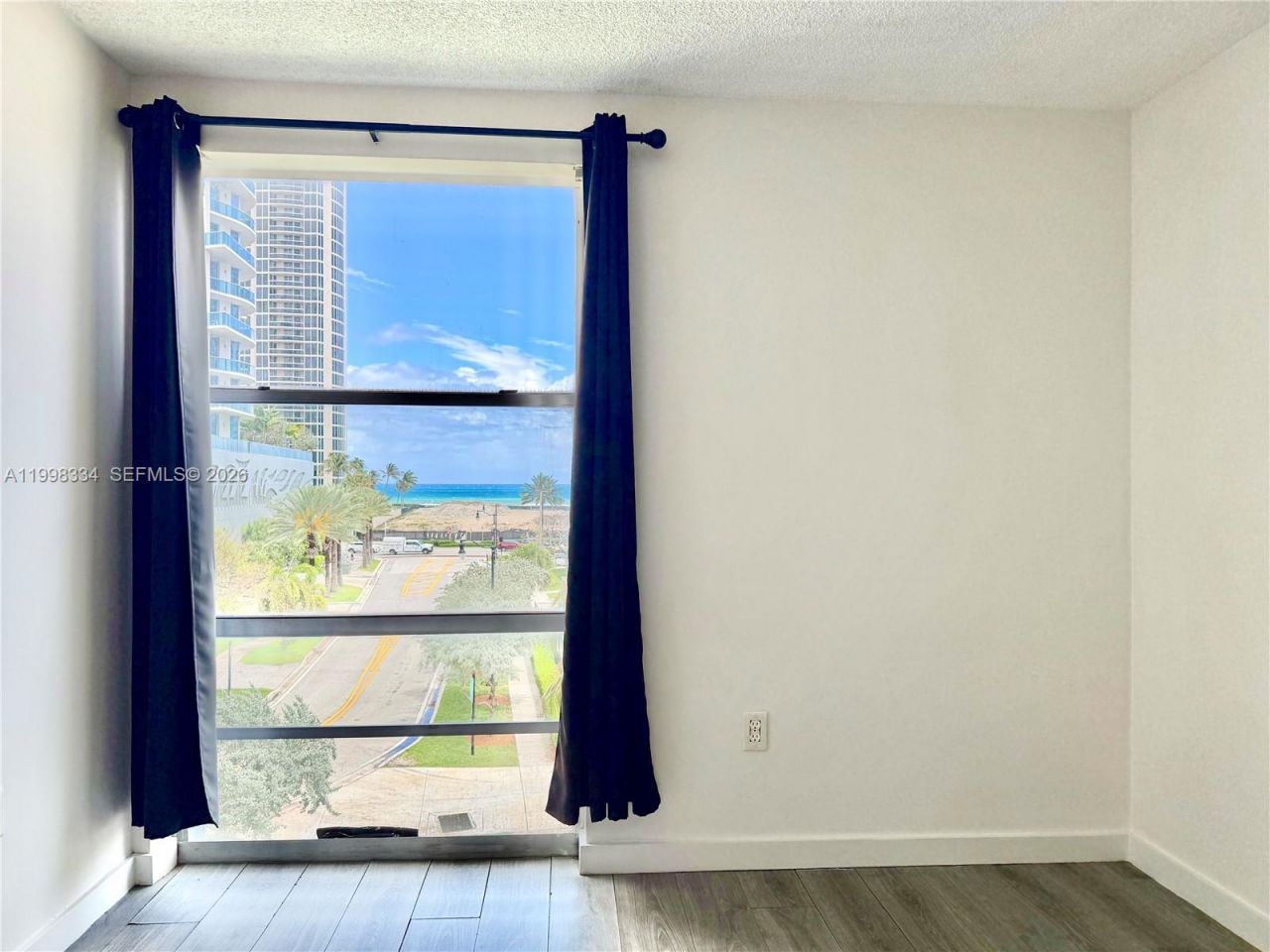 17560 Atlantic Blvd , Unit 404, Sunny Isles Beach, FL 33160 Photo