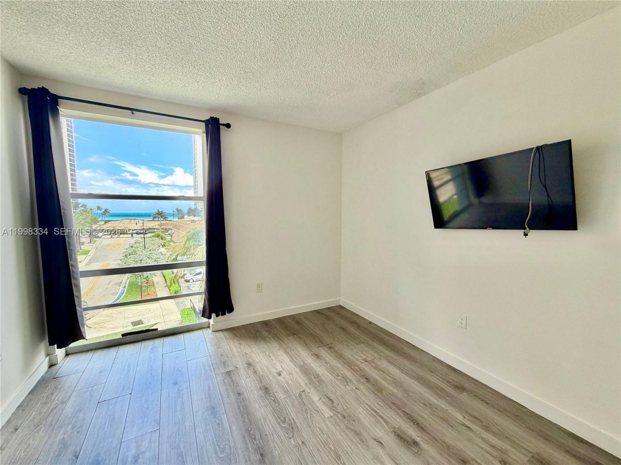 17560 Atlantic Blvd , Unit 404, Sunny Isles Beach, FL 33160 Photo