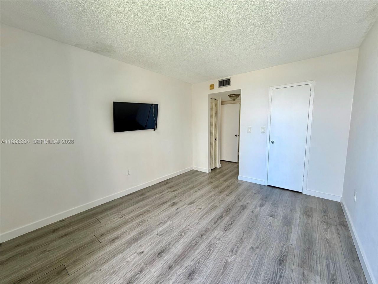 17560 Atlantic Blvd , Unit 404, Sunny Isles Beach, FL 33160 Photo