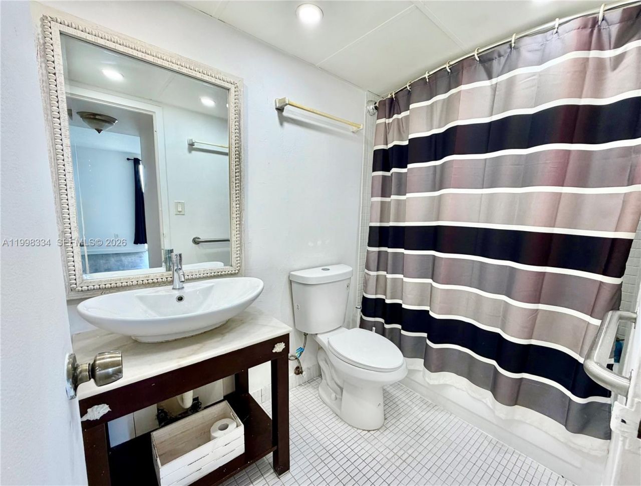 17560 Atlantic Blvd , Unit 404, Sunny Isles Beach, FL 33160 Photo