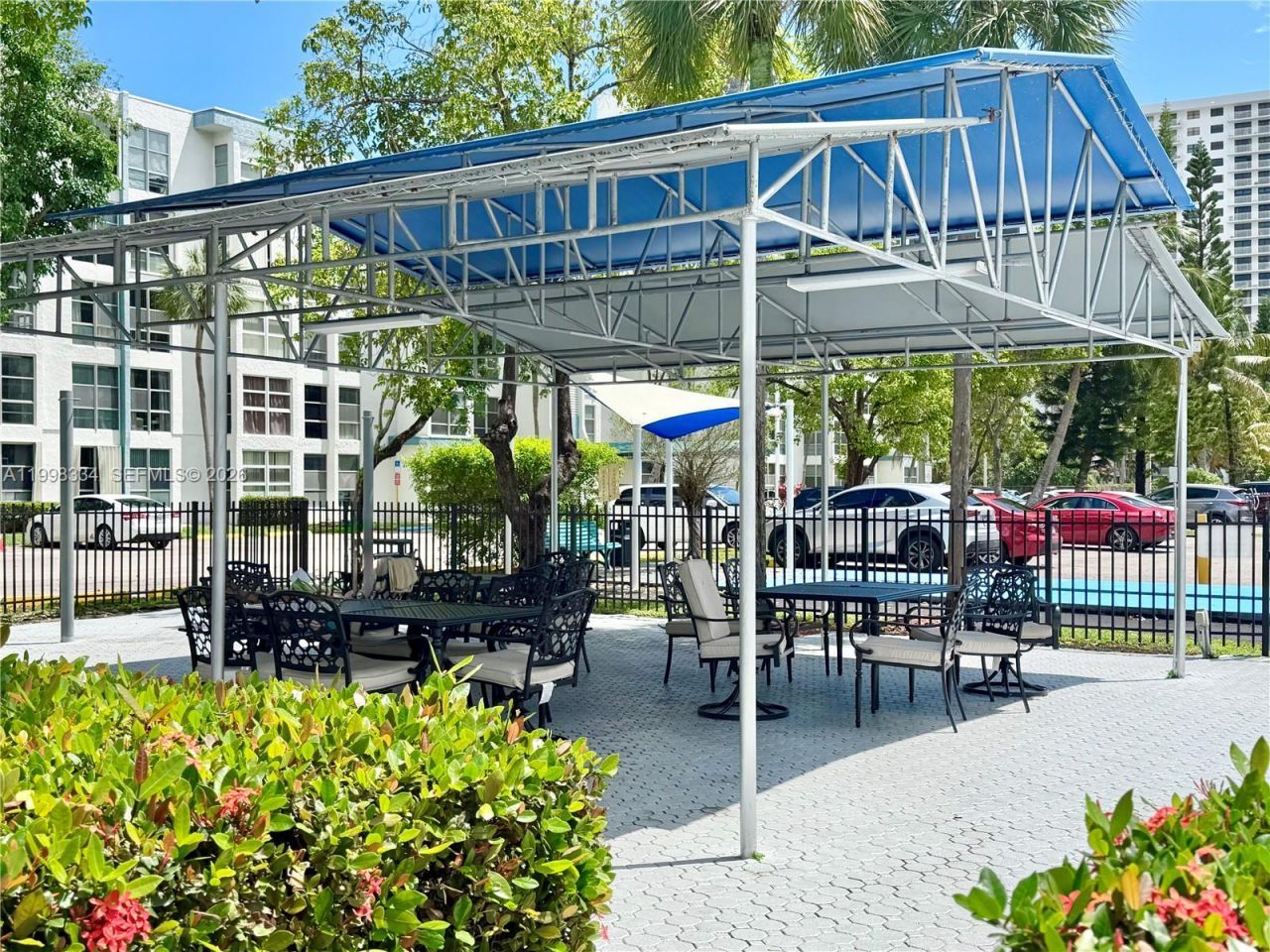 17560 Atlantic Blvd , Unit 404, Sunny Isles Beach, FL 33160 Photo