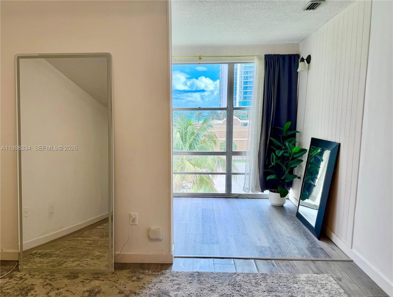 17560 Atlantic Blvd , Unit 404, Sunny Isles Beach, FL 33160 Photo