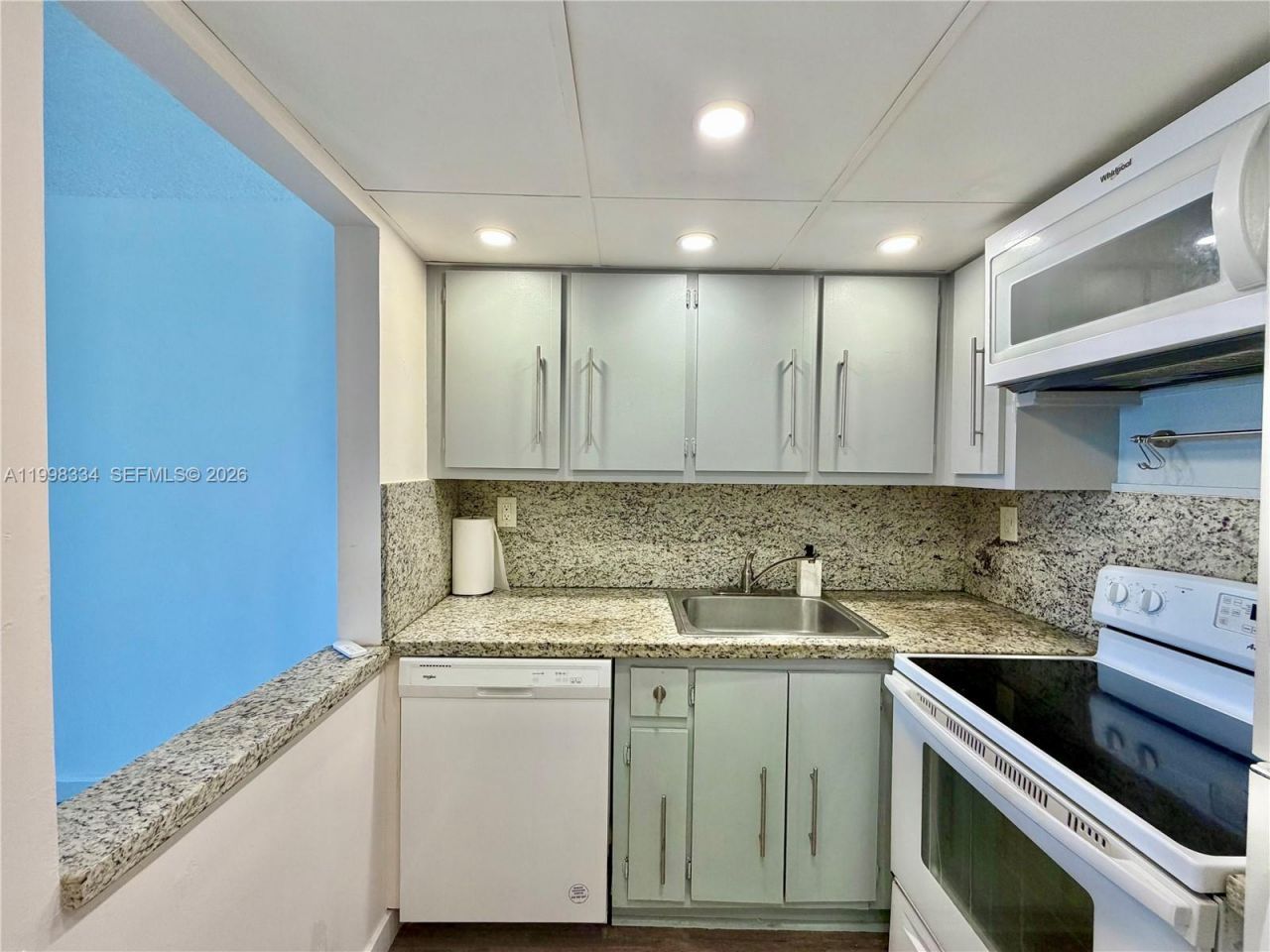 17560 Atlantic Blvd , Unit 404, Sunny Isles Beach, FL 33160 Photo