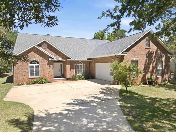 2748 Sunrunner Ln, Gulf Breeze, FL 32563