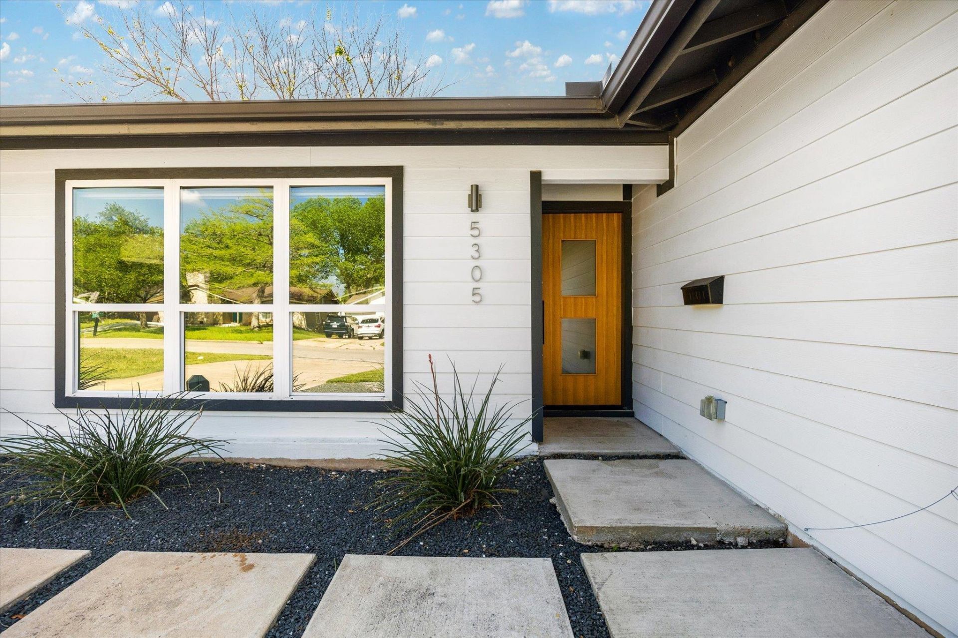 5305 Basswood Ln, Austin, TX 78723 Main Photo