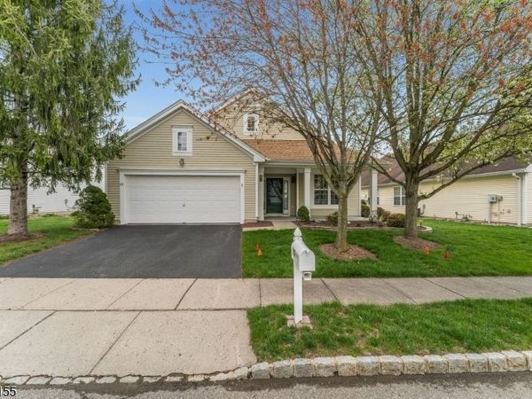 107 Kensington Cir, White, NJ 07823