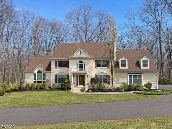 6 Bluebird Ct, Raritan, NJ 08822