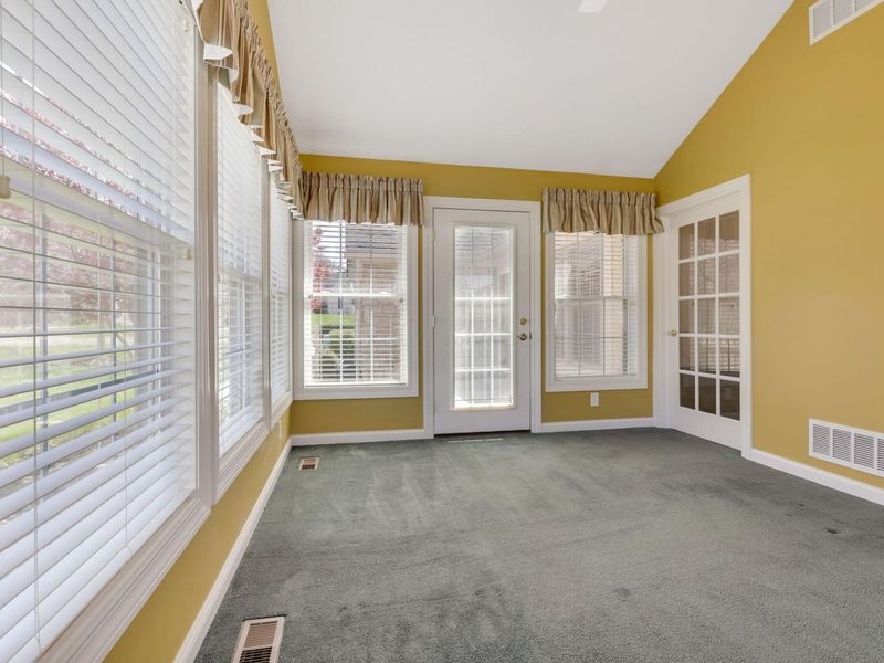 1477 Meadow Ridge Drive, Lancaster, OH 43130 Photo 5