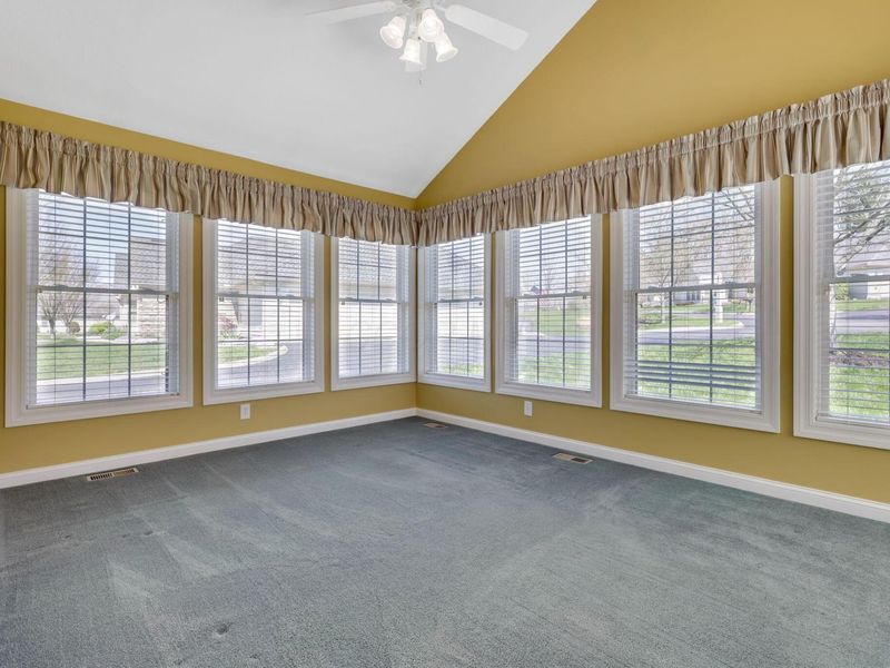 1477 Meadow Ridge Drive, Lancaster, OH 43130 Photo 6