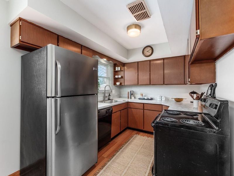 3460 Darbyshire Drive , Hilliard, OH 43026 Photo 12