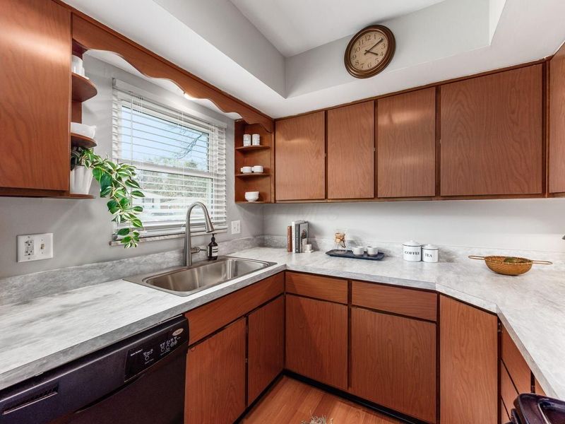 3460 Darbyshire Drive , Hilliard, OH 43026 Photo 13