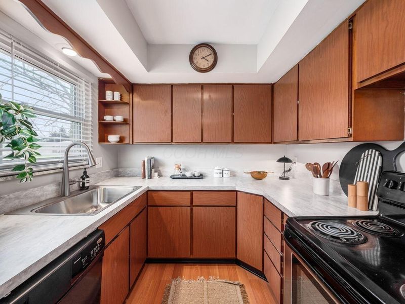 3460 Darbyshire Drive , Hilliard, OH 43026 Photo 14