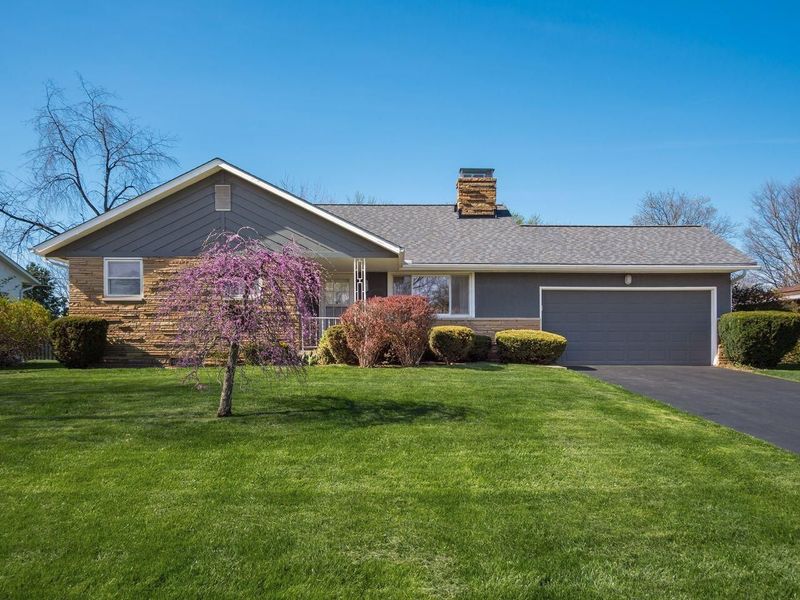 3460 Darbyshire Drive , Hilliard, OH 43026 Photo 2