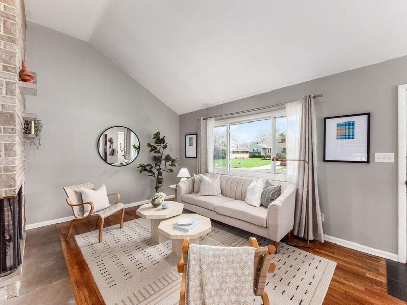 3460 Darbyshire Drive , Hilliard, OH 43026 Photo 5