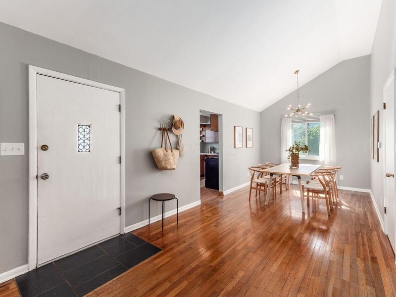 3460 Darbyshire Drive , Hilliard, OH 43026 Photo 8