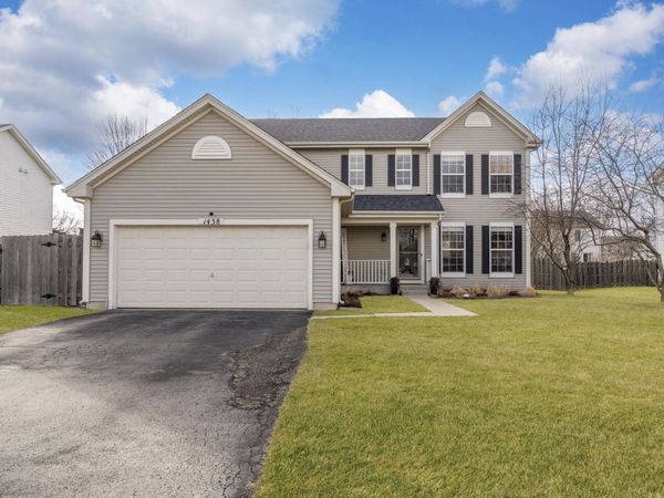 1438 S Amarias Drive , Round Lake, IL 60073