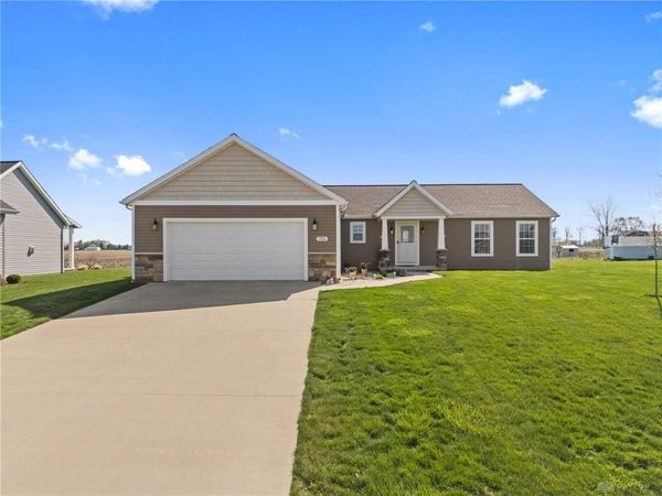 1706 Applejack Drive, Wapakoneta, OH 45895