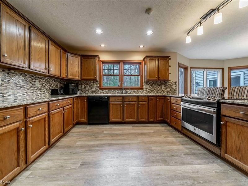 8233 Whispering Pines Drive, Novelty, OH 44072 Photo 15