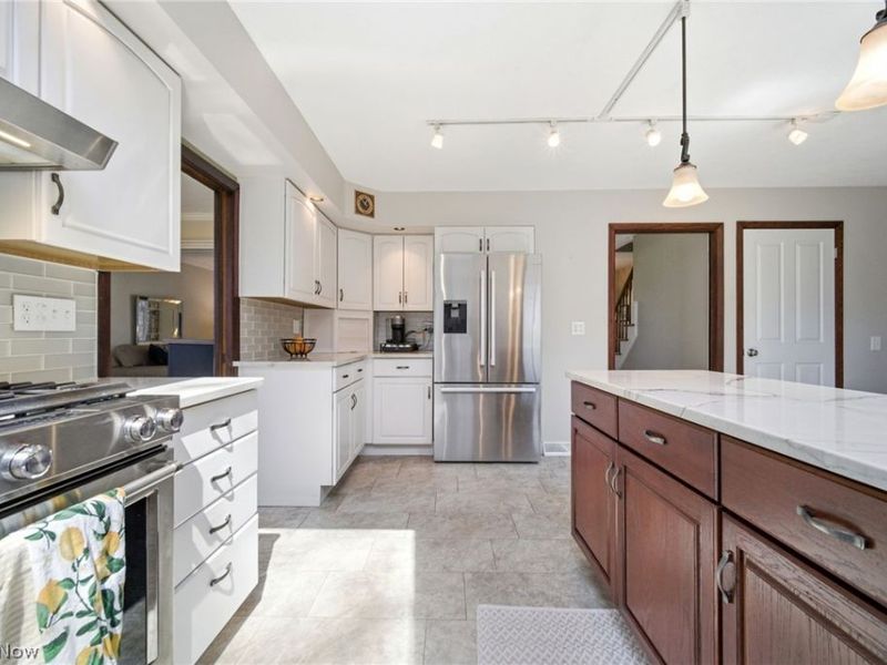 26529 Fairfax Lane, North Olmsted, OH 44070 Photo 15