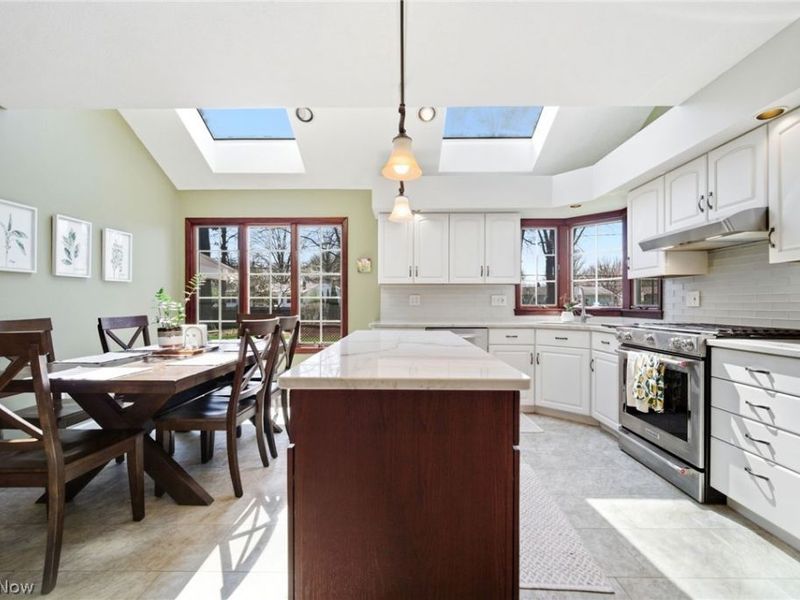 26529 Fairfax Lane, North Olmsted, OH 44070 Photo 3